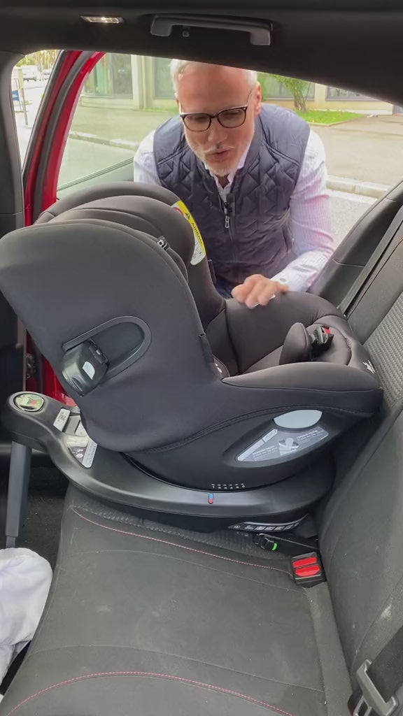 Siège Auto 360° évolutif  0- 12 ans video